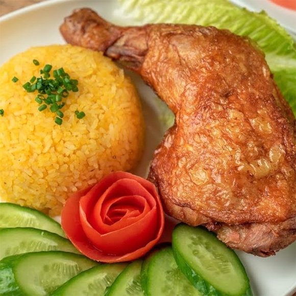 CƠM CHIÊN GÀ XỐI MỠ ĐÙI GÓC TƯ LỚN